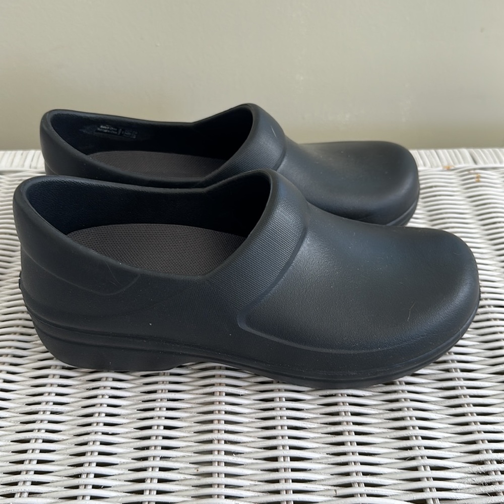 Crocs at work - Picture 3 of 6